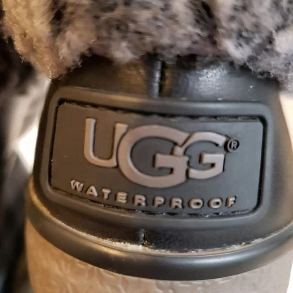 Ugg Lilyan Snow Boots - Picture 6 of 9